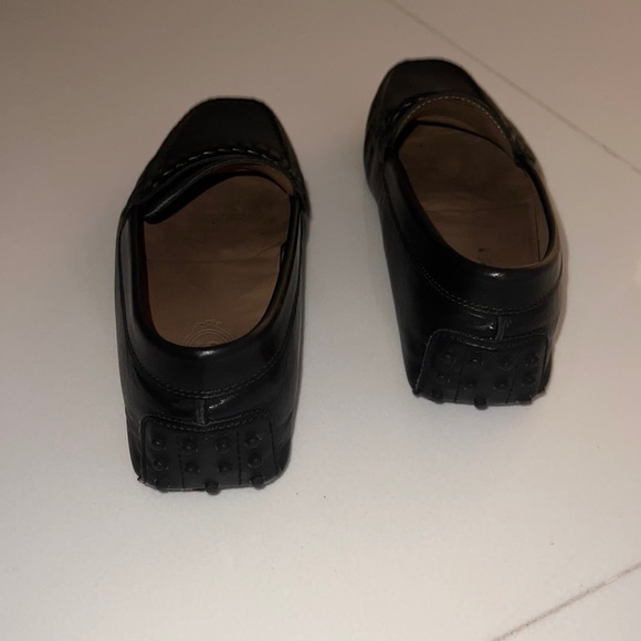 Todd’s men black leather size 8. Used good condition. - Picture 4 of 7